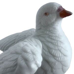 Vtg Porcelain White Dove Musical Figurine Plays "Feelings" Gold Ribbon Holly